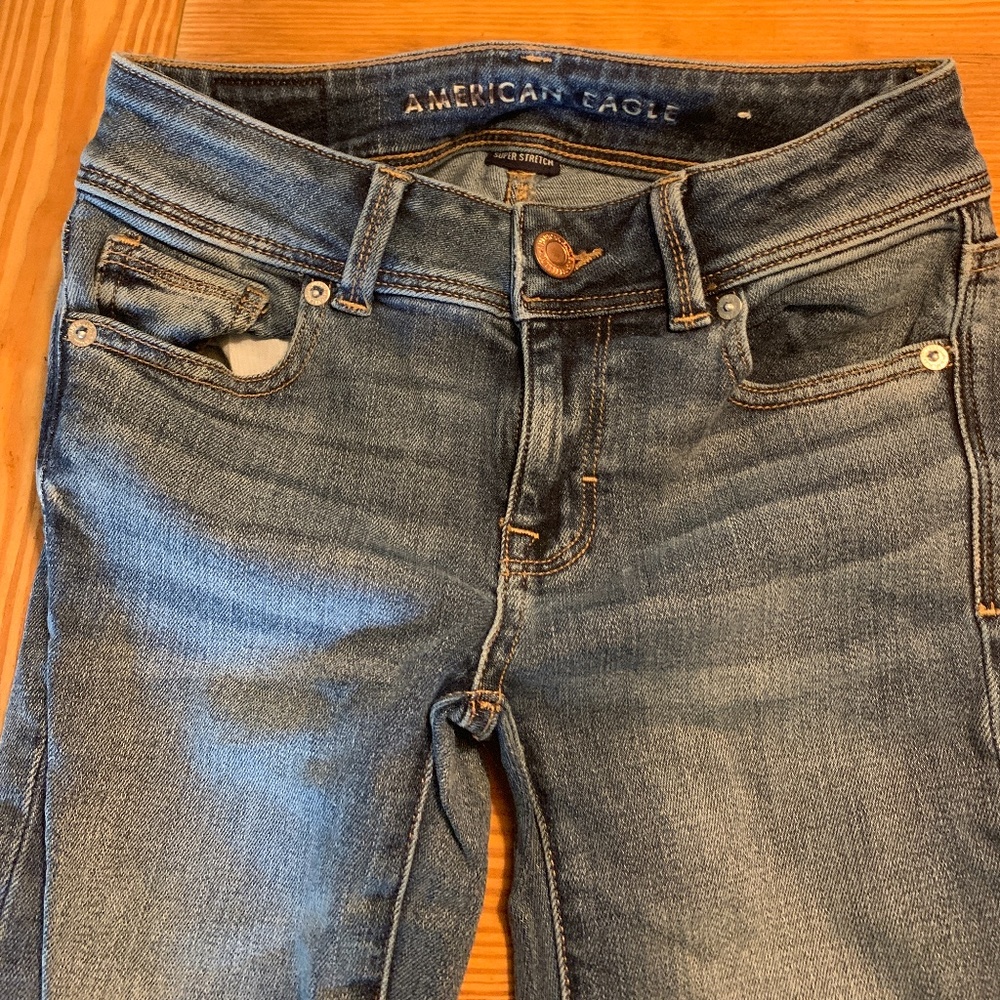 AMERICAN EAGLE JEANS